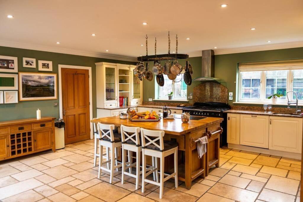 Langford Farmhouse - New Forest National Park Luxury 4Bd, Hot Tub, Cinema, 10 Acres Bartley Exterior foto