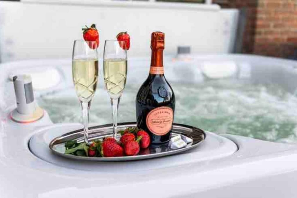 Langford Farmhouse - New Forest National Park Luxury 4Bd, Hot Tub, Cinema, 10 Acres Bartley Exterior foto