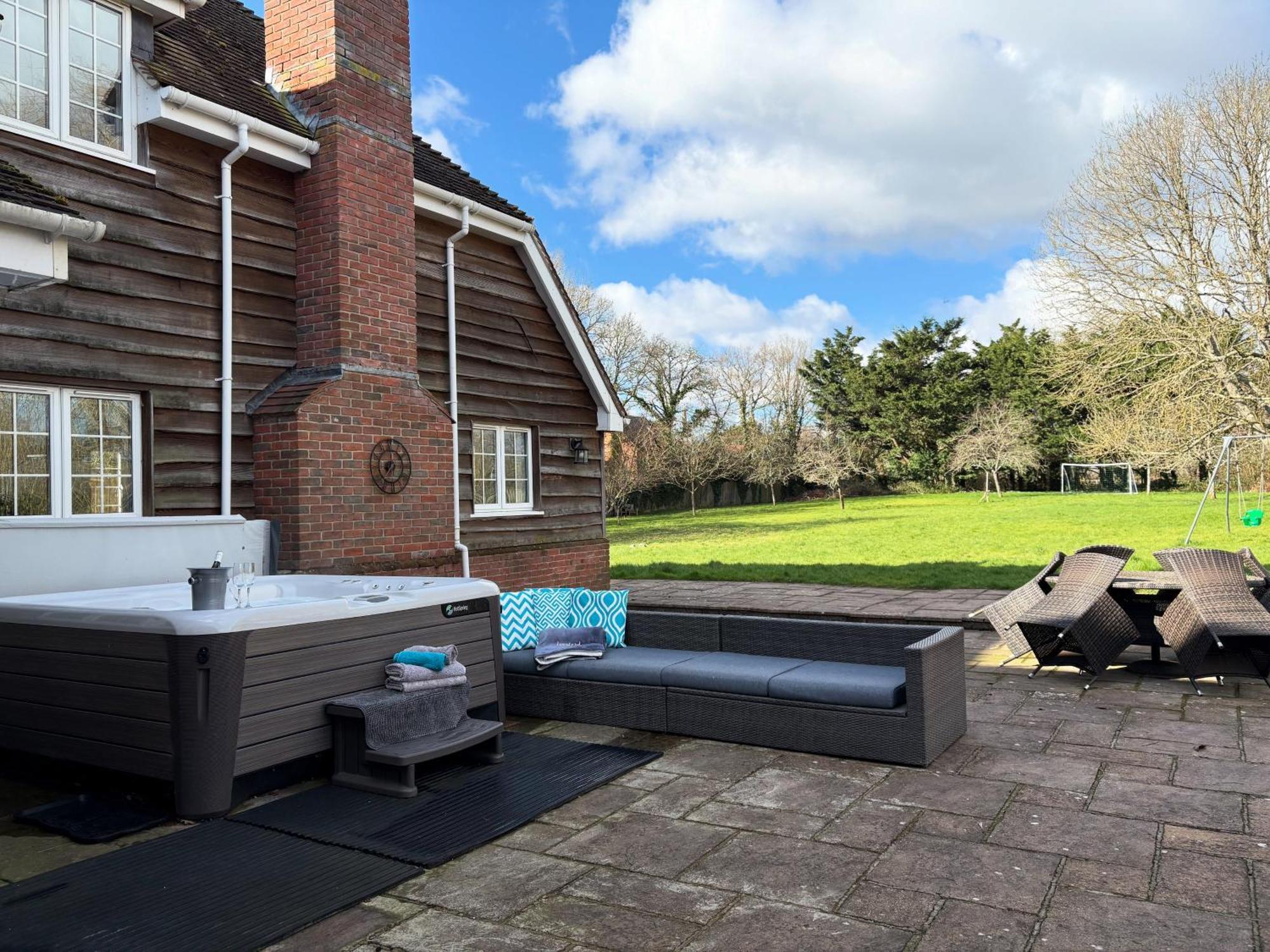 Langford Farmhouse - New Forest National Park Luxury 4Bd, Hot Tub, Cinema, 10 Acres Bartley Exterior foto